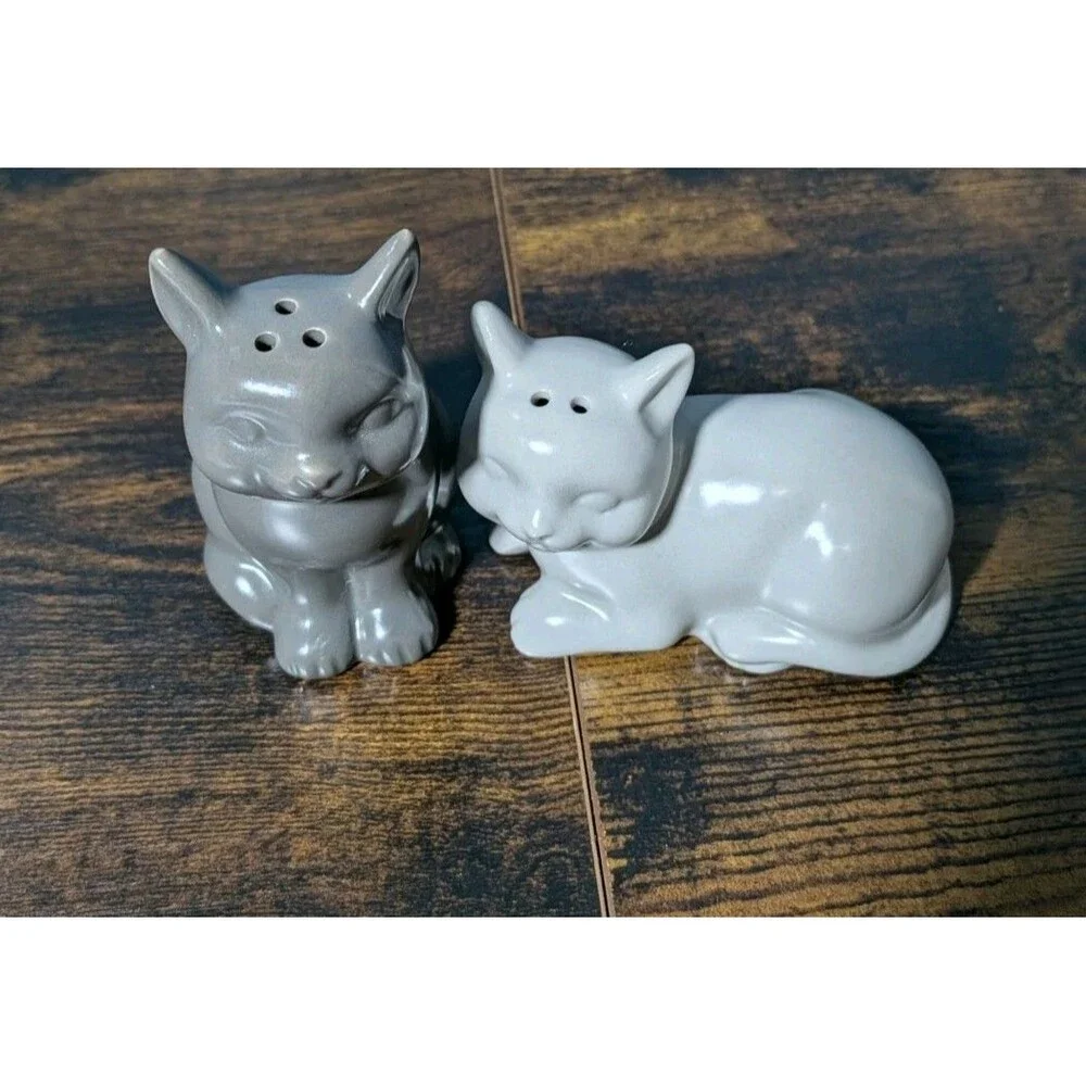 Target Cat Salt and Pepper Shaker Light & Dark Gray Pair With Plugs
